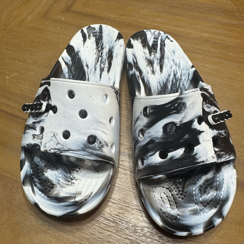 Women’s size 7 Crocs in Black and White